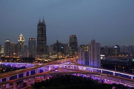 中国、消費主導で内需拡大へ　積極財政と穏健な金融政策を約束