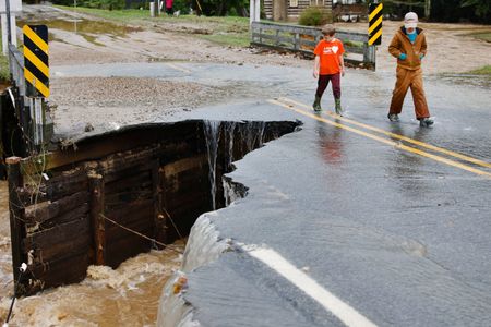 ハリケーン「へリーン」通過の米南東部はインフラ損壊、89人死亡