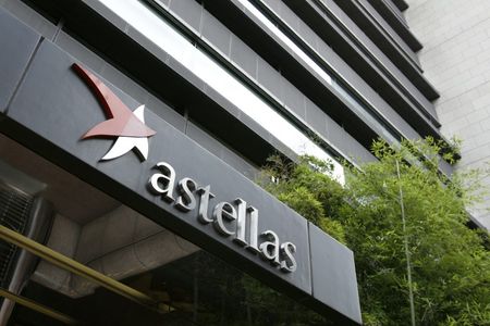 アステラス上方修正、営業益が前年比3倍に　市場予測は下回る