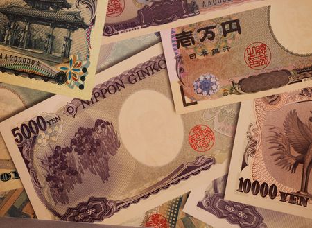 28年度の国債利払い費、25年度比で1.5倍に　財務省が試算