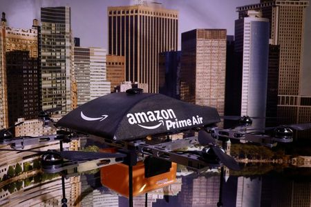 アマゾンのドローン配送、米当局が認可　試行開始へ