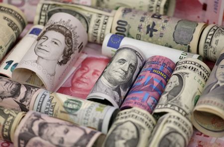 日銀会合後に円全面安、ユーロ15年ぶり160円台　10月は介入なし