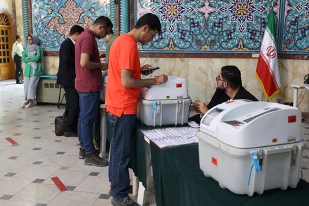 イラン大統領選、立候補登録開始　ライシ師の事故死受け