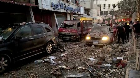 イスラエル「ヒズボラ司令官殺害」、レバノン首都に報復攻撃