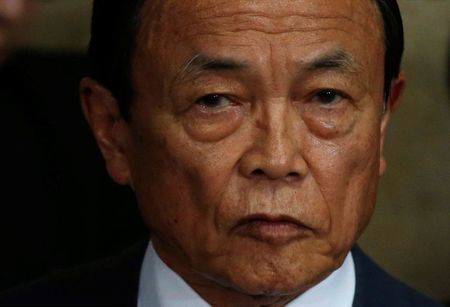 為替動向「緊張感もって注視」、水準はコメントせず＝麻生財務相