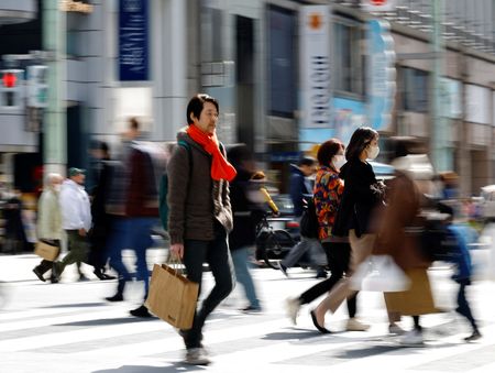 小売業販売12月は3.7％増、冬物好調と価格上昇で予想上回る