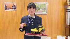 筑陽学園中学の生徒がスケートで日本新記録樹立で市長表敬
