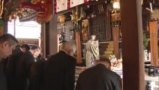 どんたくの起源とされる博多松囃子　傘鉾の「御神入れ」祭りの安全祈願