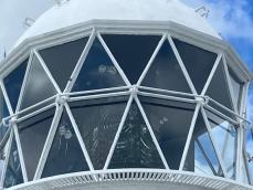 国重要文化財の灯台のガラス７枚に「クモの巣状のひび」何者かに傷つけられたか　警察が文化財保護法違反容疑で捜査