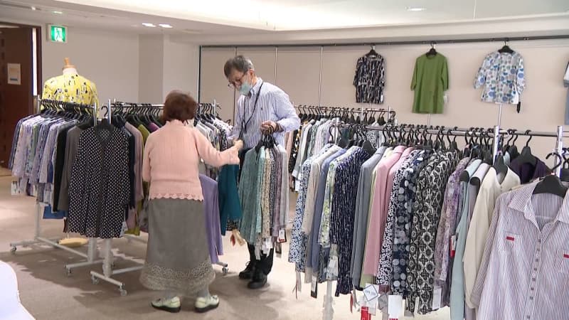 「今の流行がわかるでしょ」「楽しみ」施設で洋服の買い物楽しむ高齢者　広がる移動販売のニーズ