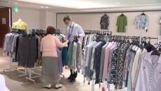 「今の流行がわかるでしょ」「楽しみ」施設で洋服の買い物楽しむ高齢者　広がる移動販売のニーズ