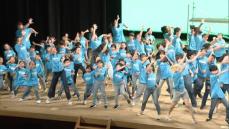 子供たちが海外の若者と一緒に歌やダンス披露　「ミュージックアウトリーチツアー」　北九州市では7回目の開催