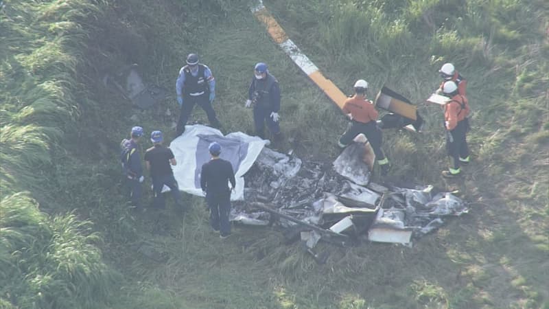 農地にヘリコプター墜落し炎上　焼け跡から２人の遺体　「白っぽい煙が上がっている」　福岡