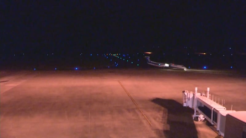 福岡空港の”門限”間に合わず　全日空が佐賀空港に臨時便　初の運用で34人が到着