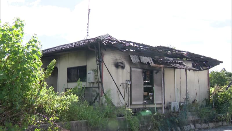 「火災です、助けてください」住人から通報　住宅全焼し性別不明の遺体が見つかる　住人の高齢夫婦と連絡がとれず