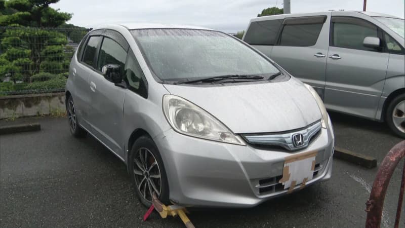 無免許運転でパトカーに衝突し警察官にけがさせてそのまま走り去ったか　無免許危険運転傷害などの疑い　25歳無職の男を逮捕