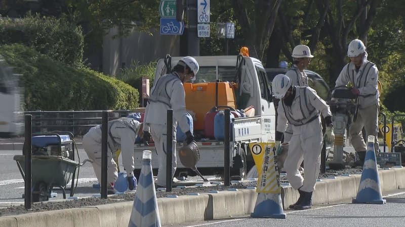 中央分離帯を舗装し固める　草が生えないように「除草」から「防草」へ実証実験　福岡・北九州市