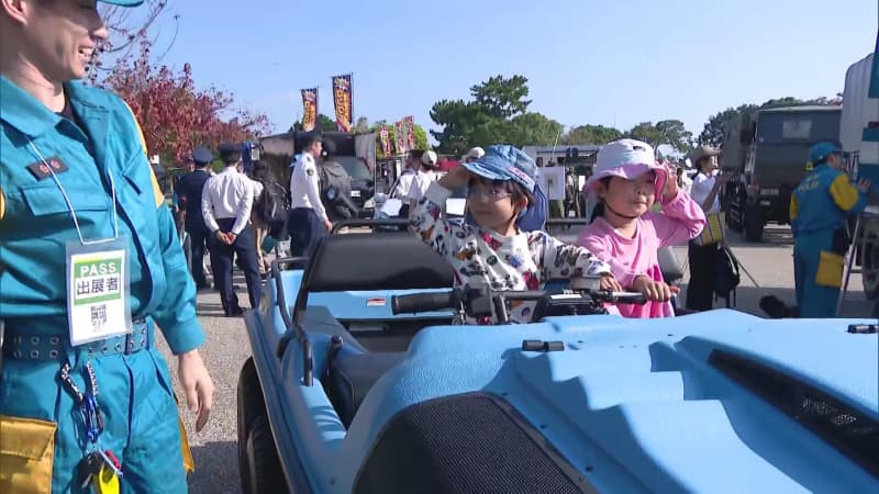 簡易式カプセルベッド・災害時に出動の車両　福岡県防災フェア