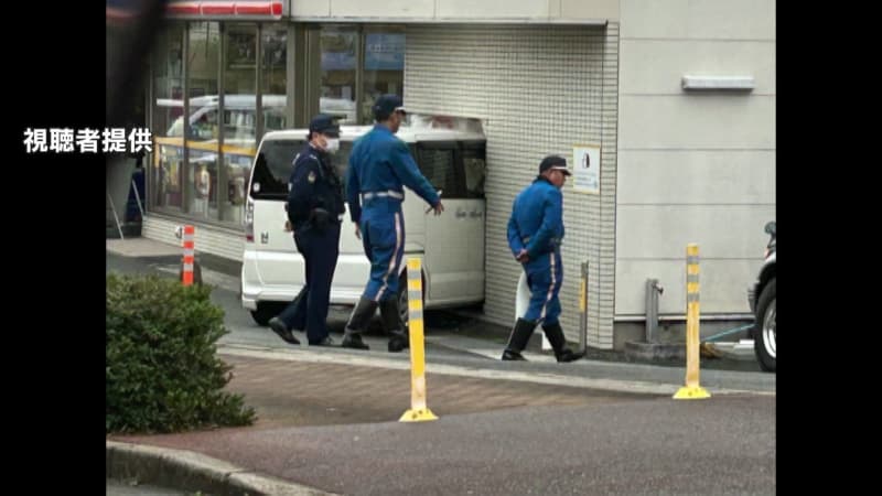 「後ろに下がるつもりが前に・・・」軽乗用車がコンビニに突っ込む　７８歳女性の運転操作ミスか　けが人なし