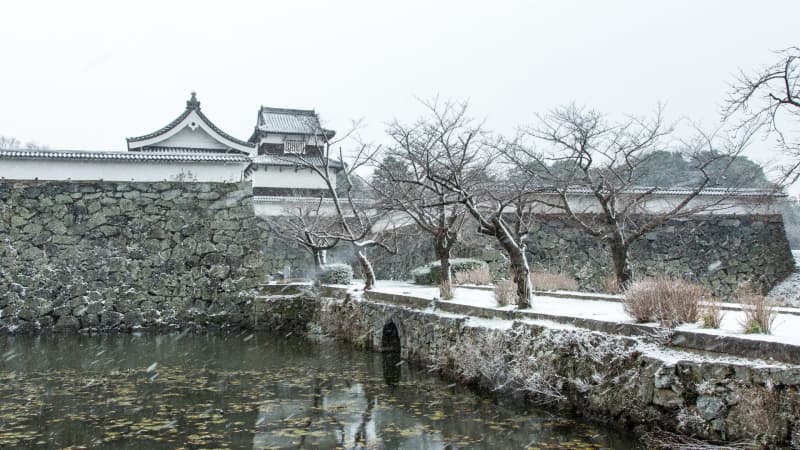 初雪の観測　”人の目”ではなく”器械”に　ひょうが降っても虹が出ても発表なし　今年2月から大きく変わった気象観測