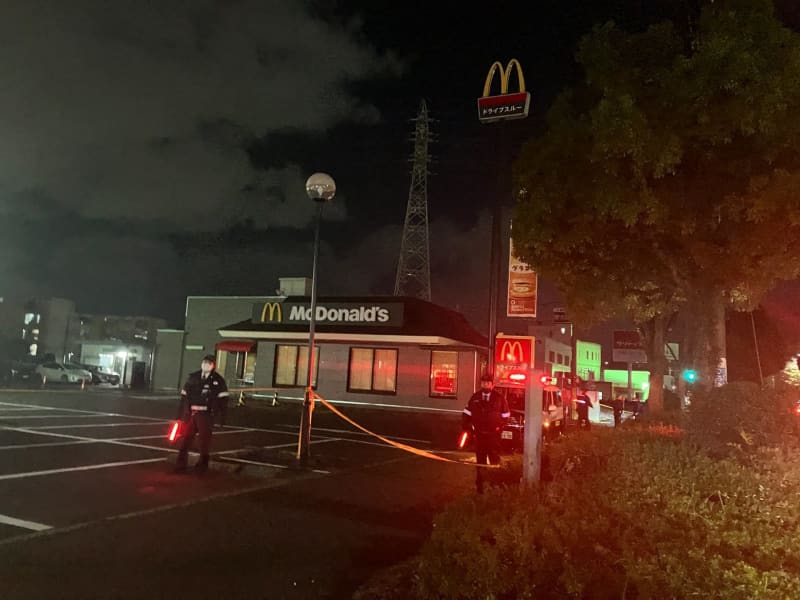 マクドナルドで10代の女子中学生が刺されて死亡　警察が逃走中の男の行方を追う　北九州市小倉南区