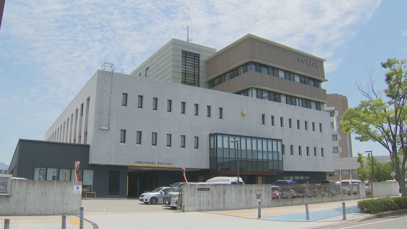 夫婦喧嘩の最中に妻が刃渡り13ｃｍ包丁を持って近隣宅に逃げる→銃刀法違反の疑いで妻を現行犯逮捕　妻の顔には殴られたような痕