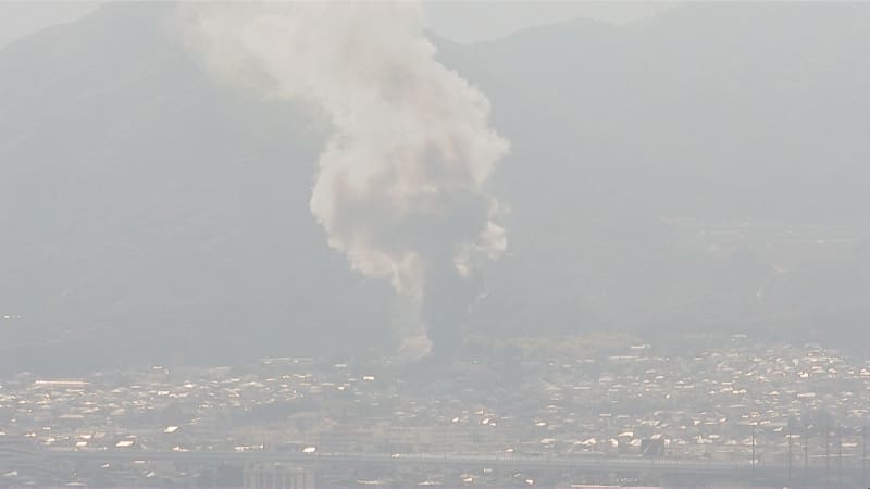 福岡市西区のビニールハウスから出火　ビニールハウス２棟と隣接する住宅の一部焼く　けが人なし