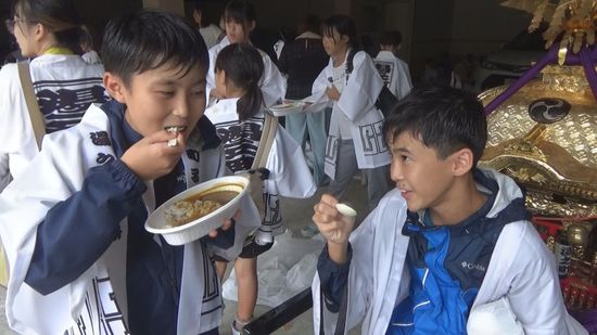 松山秋祭り最終日！各地域のかき手にふるまわれた“自慢の祭りカレー”のヒミツ