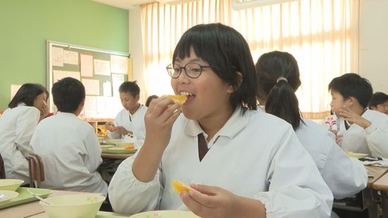 県産食材に関心持って！小学校給食に高級かんきつ“紅まどんな”が登場