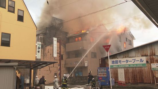 八幡浜市の商店街で4棟全焼 西予市で住宅1棟が全焼 火事相次ぎ消防が注意呼びかけ