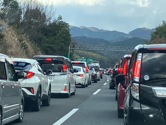 【交通情報】高松自動車道 事故の影響で一部通行止め 約4キロの渋滞が発生中 規制は間もなく解除の見通し（午後２時現在）