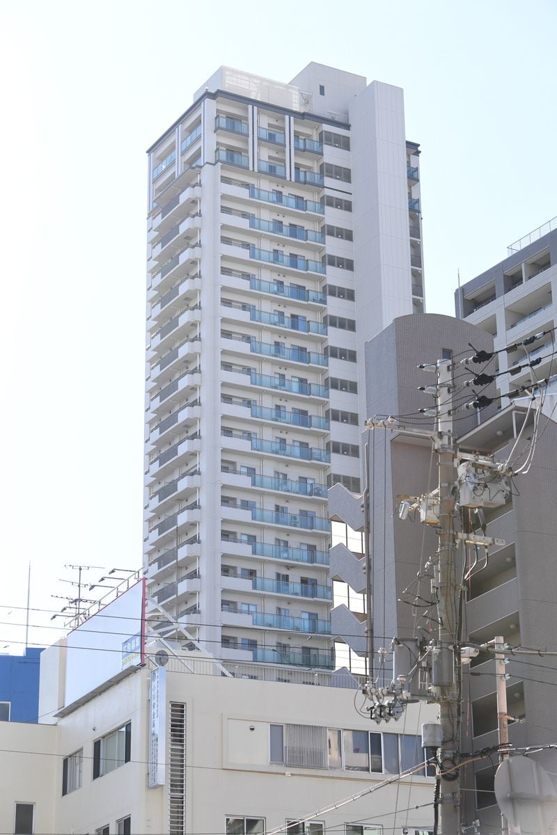 タワマン火災2人死亡、洗濯機が溶けるほど焼損　漏電など電気系トラブルも視野に原因捜査