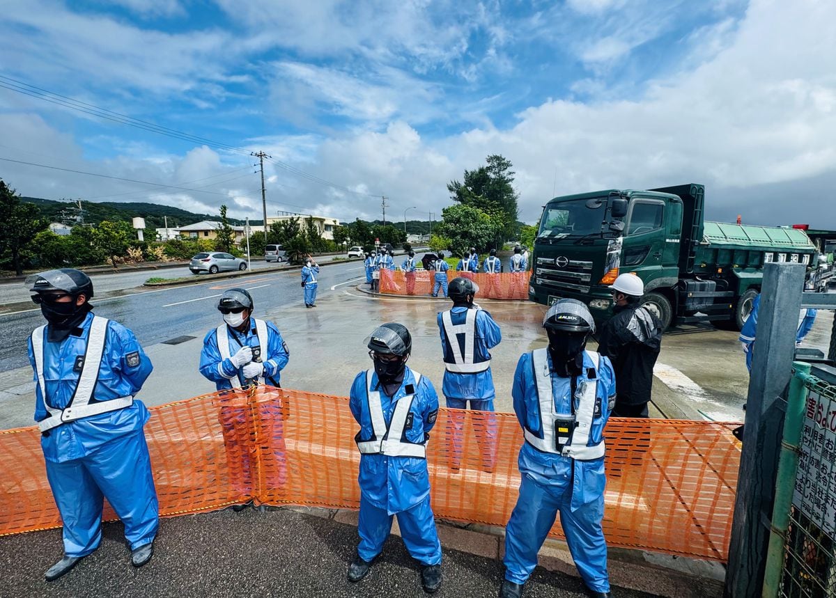 辺野古ダンプ事故現場の路上で防衛局職員に暴行、抗議活動の76歳男を逮捕　沖縄県警