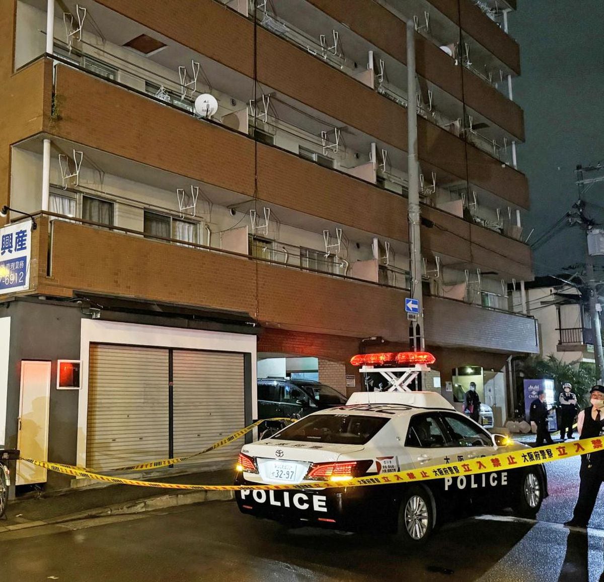 マンションで女性刺殺　事件前後に防犯カメラに男の姿　大阪府警、殺人容疑で捜査