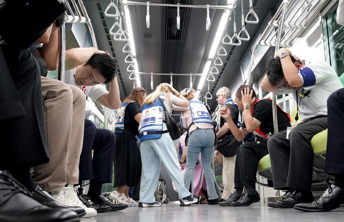 大阪880万人訓練実施　万博期間中の南海トラフ想定　吉村知事も地下鉄駅からの避難を確認