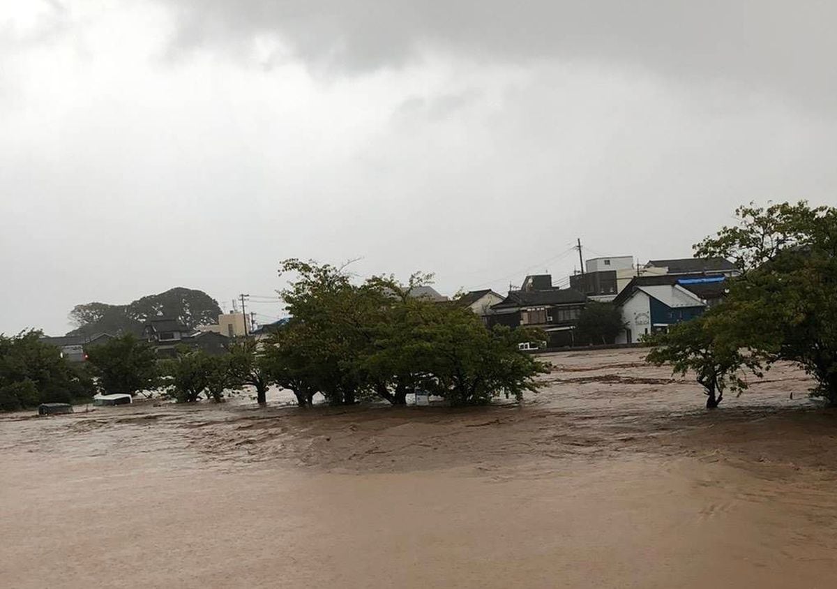 能登で大雨、高気圧と台風が湿った風引き込む　秋雨前線で上昇気流に