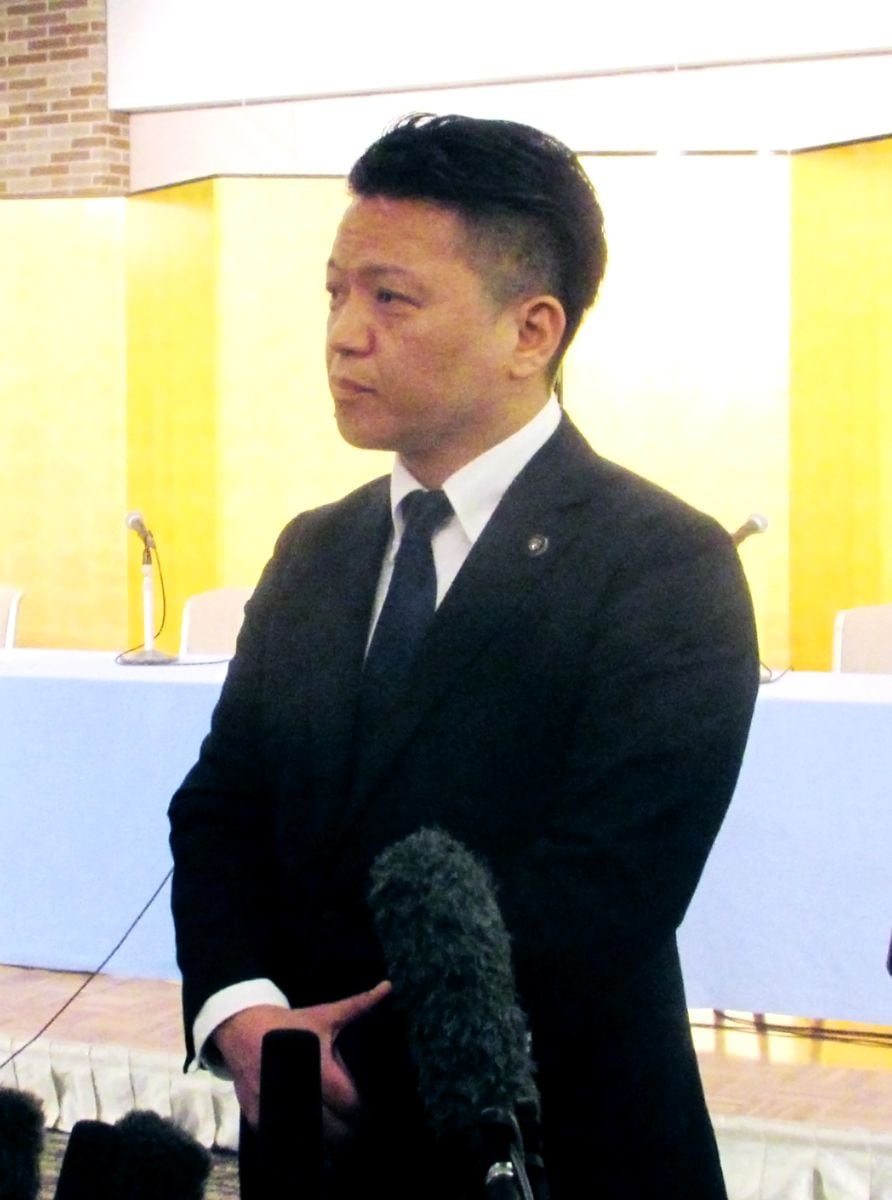 大阪・岸和田市長、性的関係をめぐり和解　女性「今でも悔しい」、市長「自分に非はない」