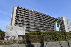 室内温度40度超も　「エアコン未設置は違法」美術教諭の訴え認めず　大阪地裁判決