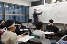 過去最高見込みの中学受験率　大みそかの学習塾で〝正月特訓〟　合格に向けラストスパート