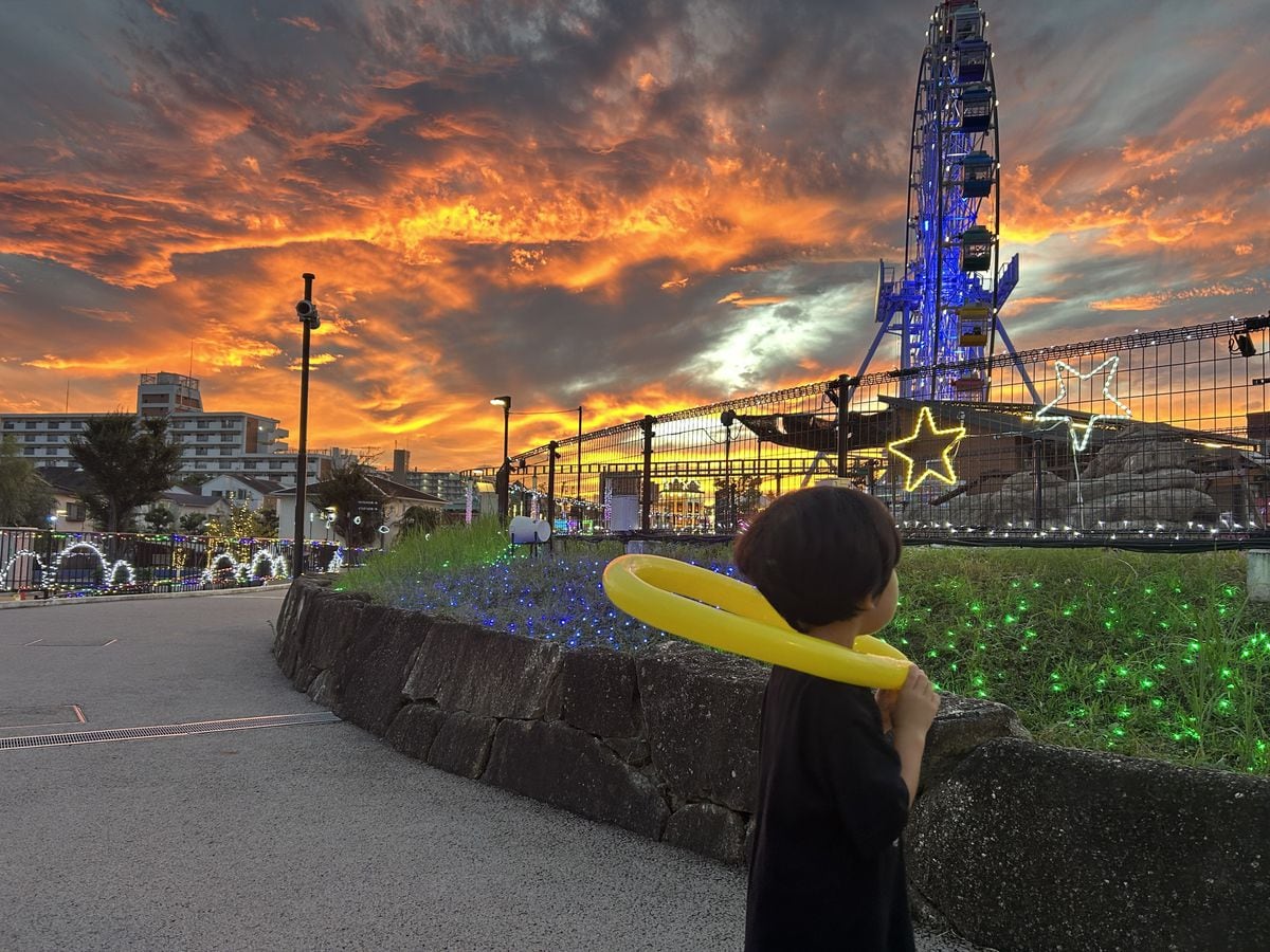 すぐ変わる、幼な心と秋の空　踊れず半べそが…バルーンとダンス　息子は4歳　還暦パパの異次元子育て