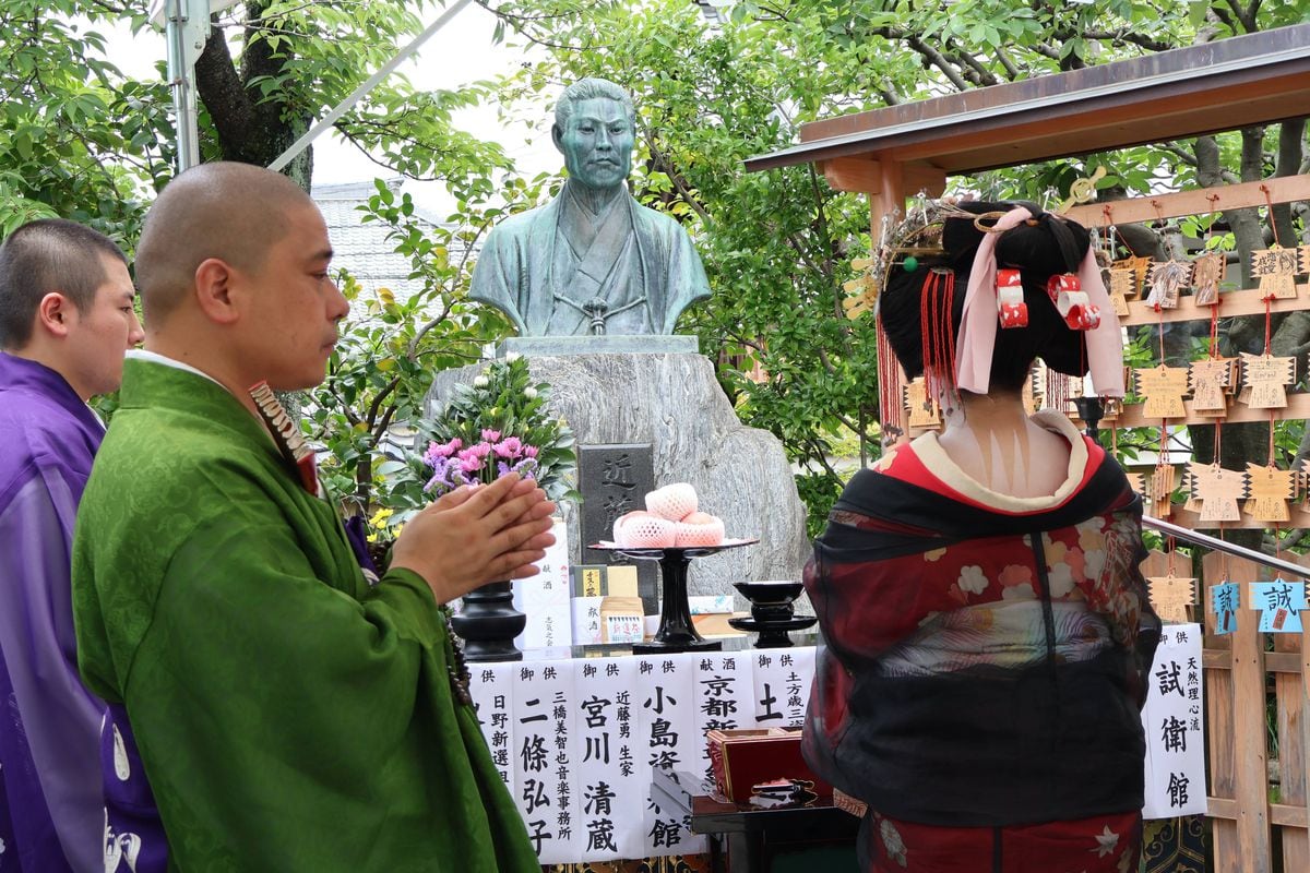 「功績を後世に」 京都・壬生寺で新選組隊士らの慰霊祭