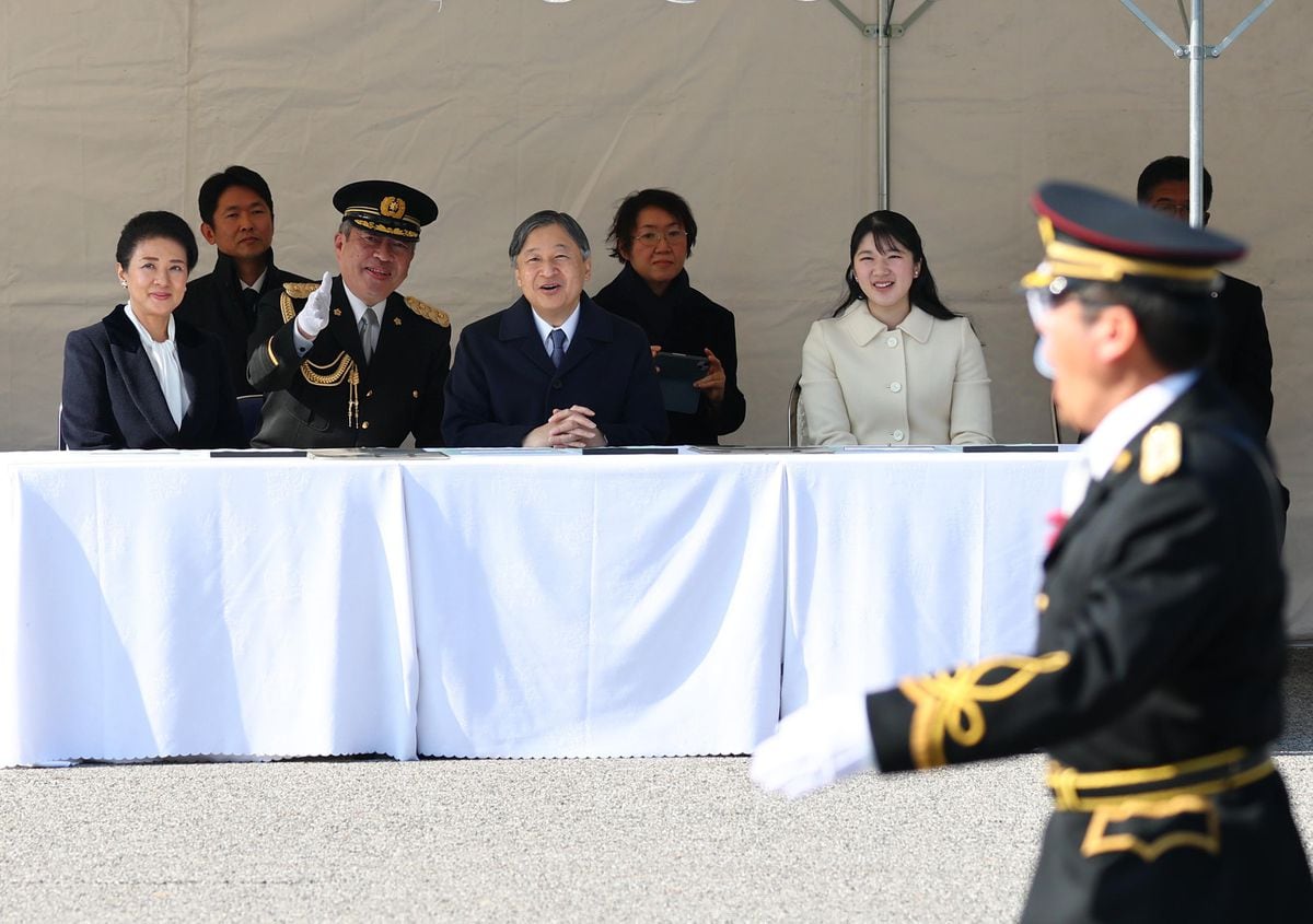 両陛下と愛子さま、皇宮警察の年頭視閲式ご覧に　護衛馬部隊など約260人が行進