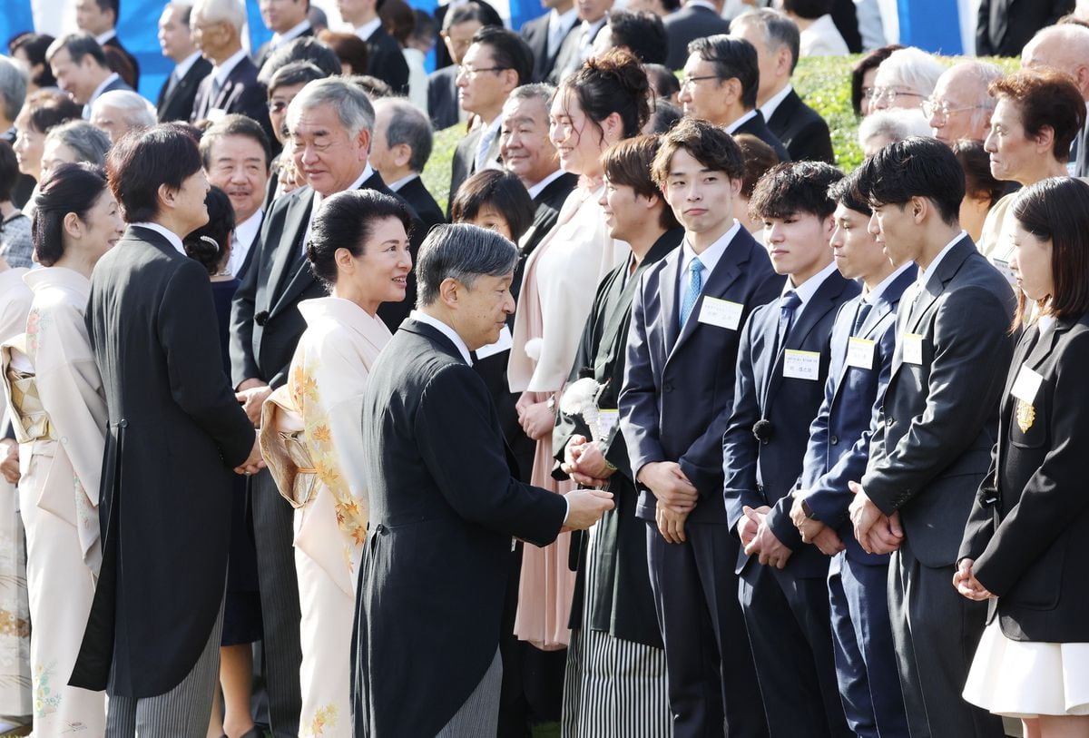 赤坂御苑で秋の園遊会　両陛下、五輪金メダリストらねぎらわれる