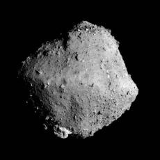 小惑星リュウグウ、かつて水に満ちていた　はやぶさ２が持ち帰った試料から判明