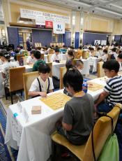 64チームの熱戦火ぶた　小・中学校将棋団体戦の西日本大会始まる