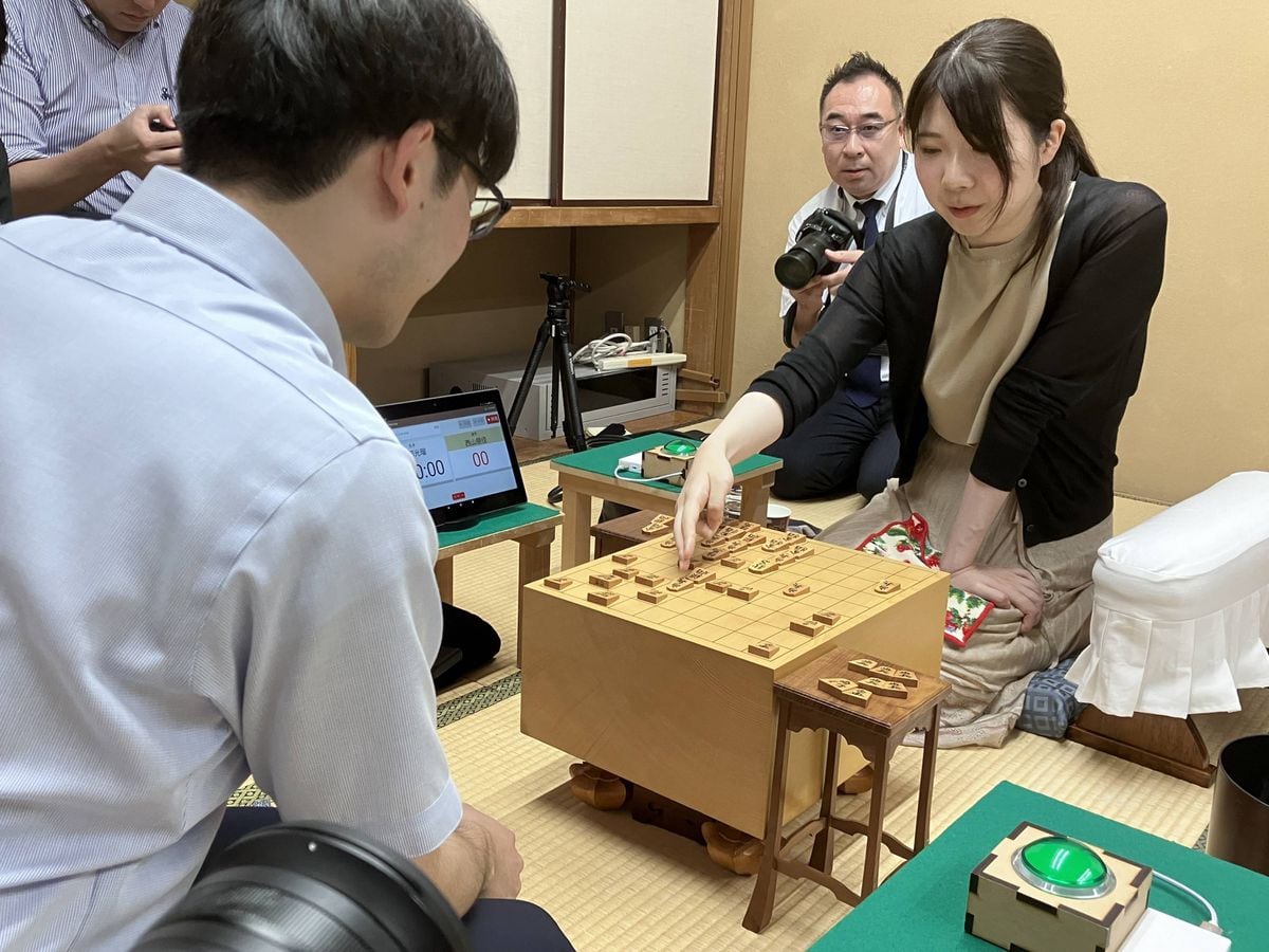 将棋の西山朋佳女流三冠が棋士編入試験受験へ　女性初の棋士目指す