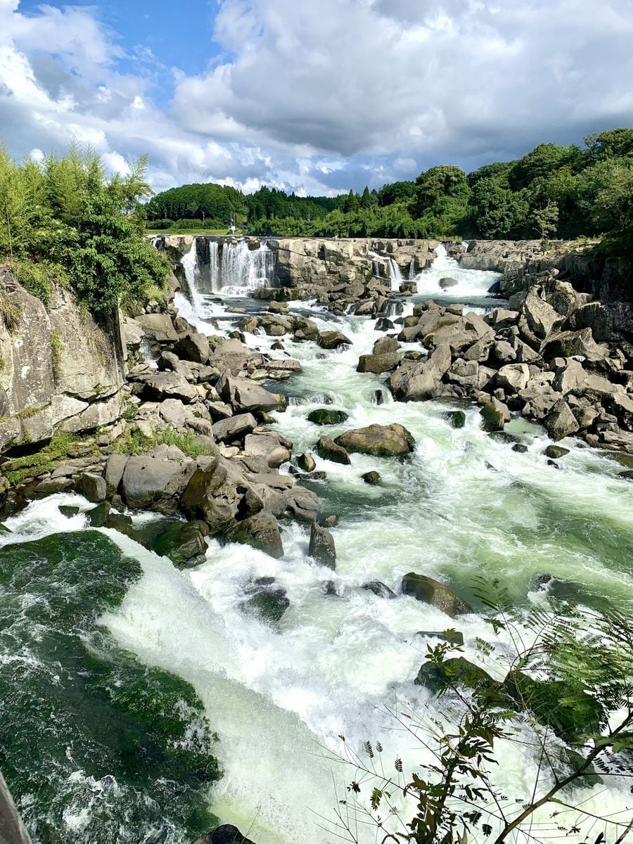 〝東洋のナイアガラ〟は季節に彩られて美しく圧巻　鹿児島県伊佐市の「曽木の滝公園」　ニッポン楽旅事典