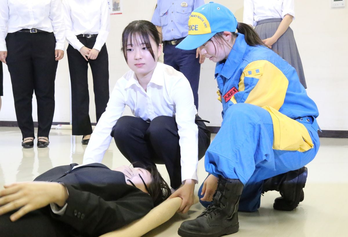 千葉県警と自衛隊が女性対象の就職説明会　現役の女性警官、自衛官が働きやすさをアピール