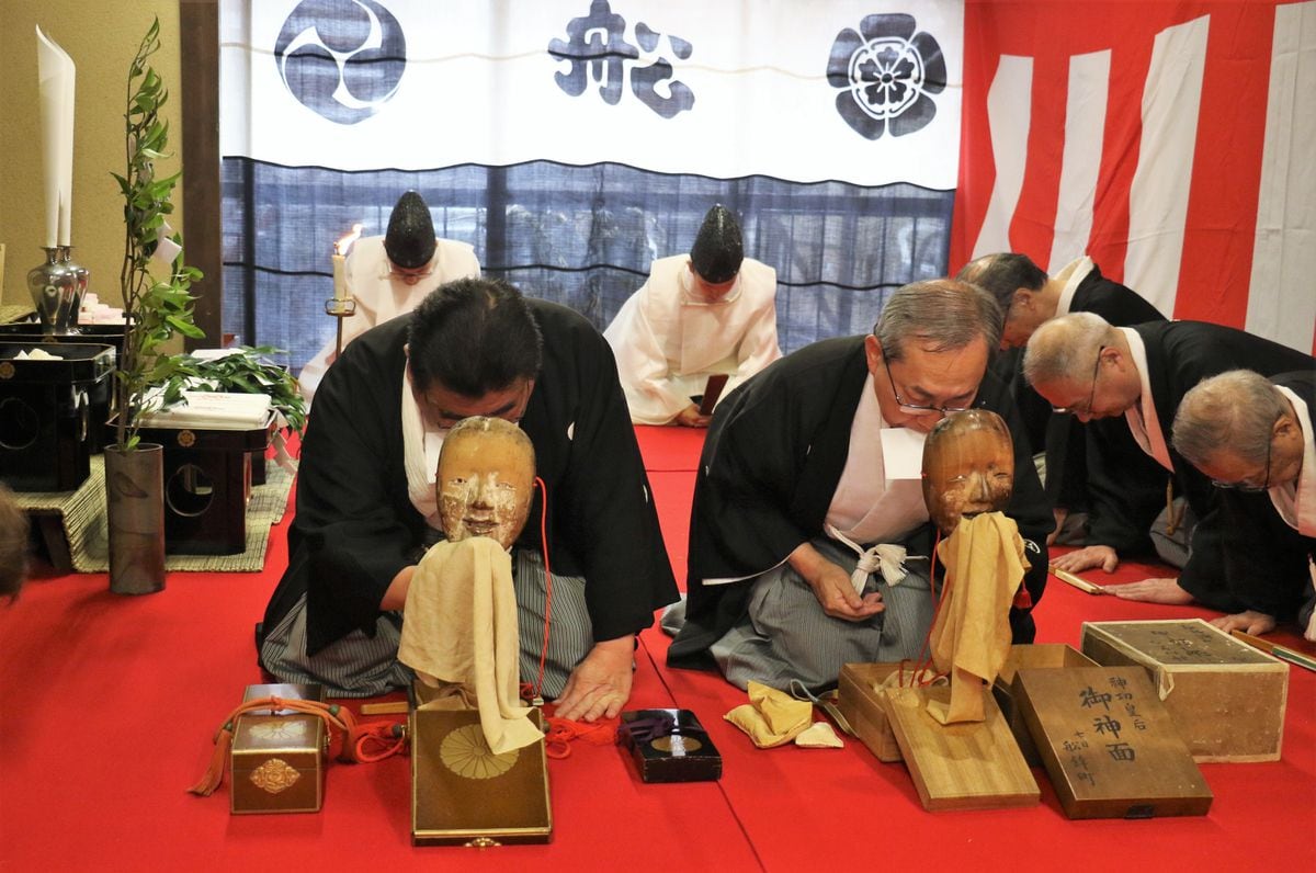 祇園祭・船鉾で「神面改め」、２つの面の無事確認