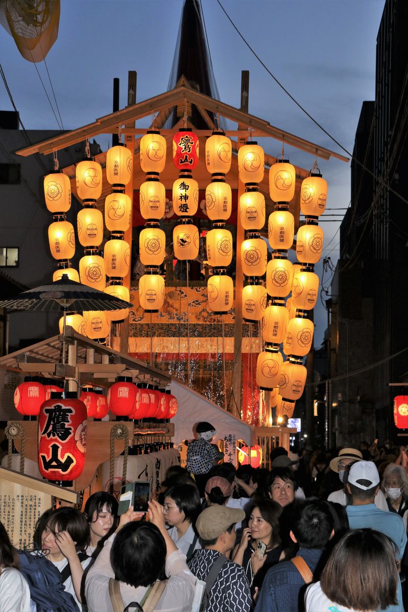 風情たっぷり駒形提灯も 祇園祭「後祭」の宵山、23日まで